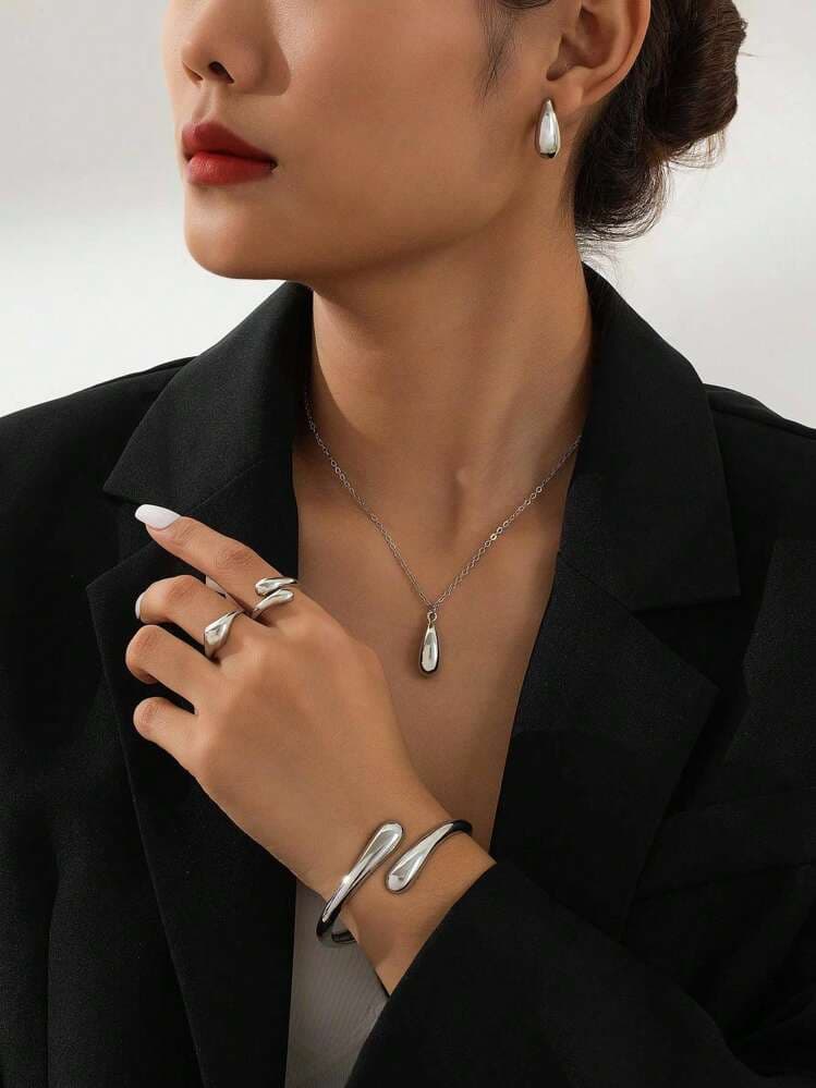 Minimalist Teardrop Jewellery Set detail photo 2 - Jewellery Sets at ShopKaar