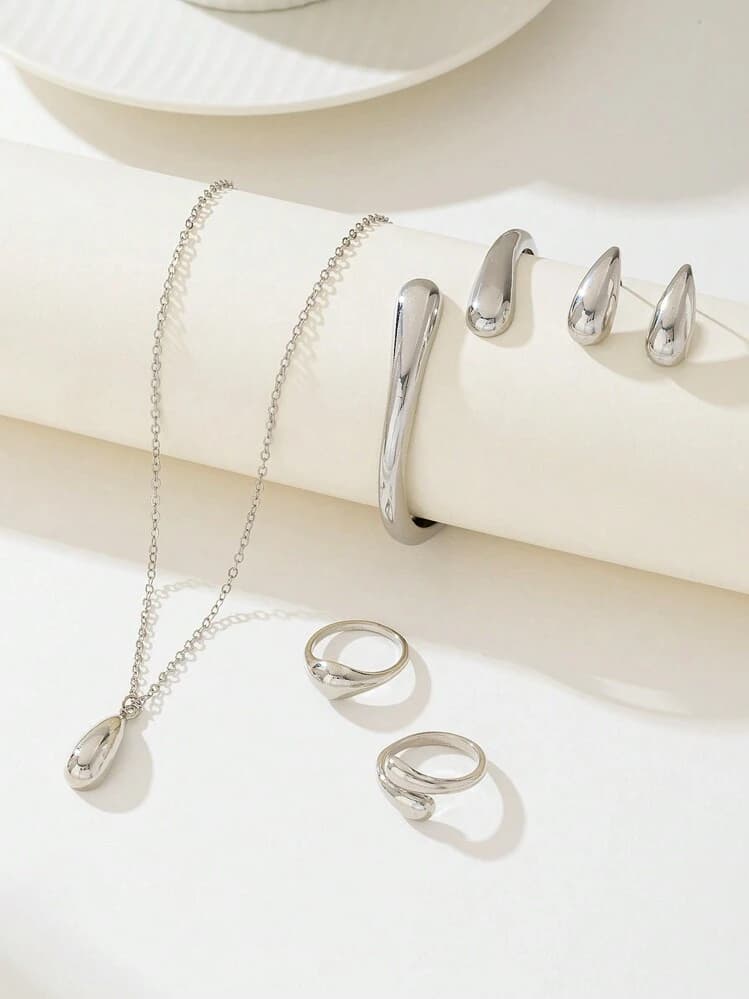 Minimalist Teardrop Jewellery Set detail photo 3 - Jewellery Sets at ShopKaar