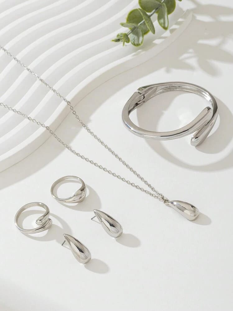 Minimalist Teardrop Jewellery Set detail photo 5 - Jewellery Sets at ShopKaar