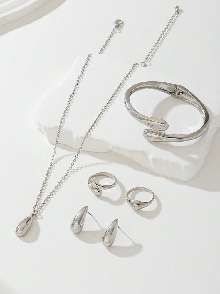 Minimalist Teardrop Jewellery Set detail photo 6 - Jewellery Sets at ShopKaar