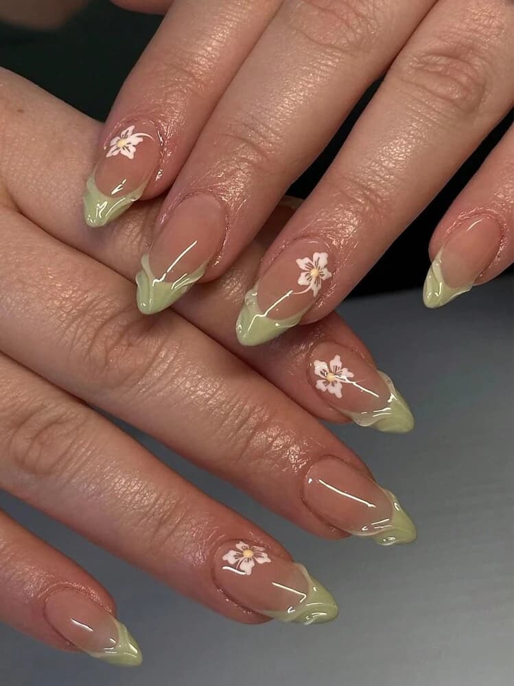 White Flower French Almond Press-On Nails - 24pcs detail photo 2 - Press-On Nails at ShopKaar