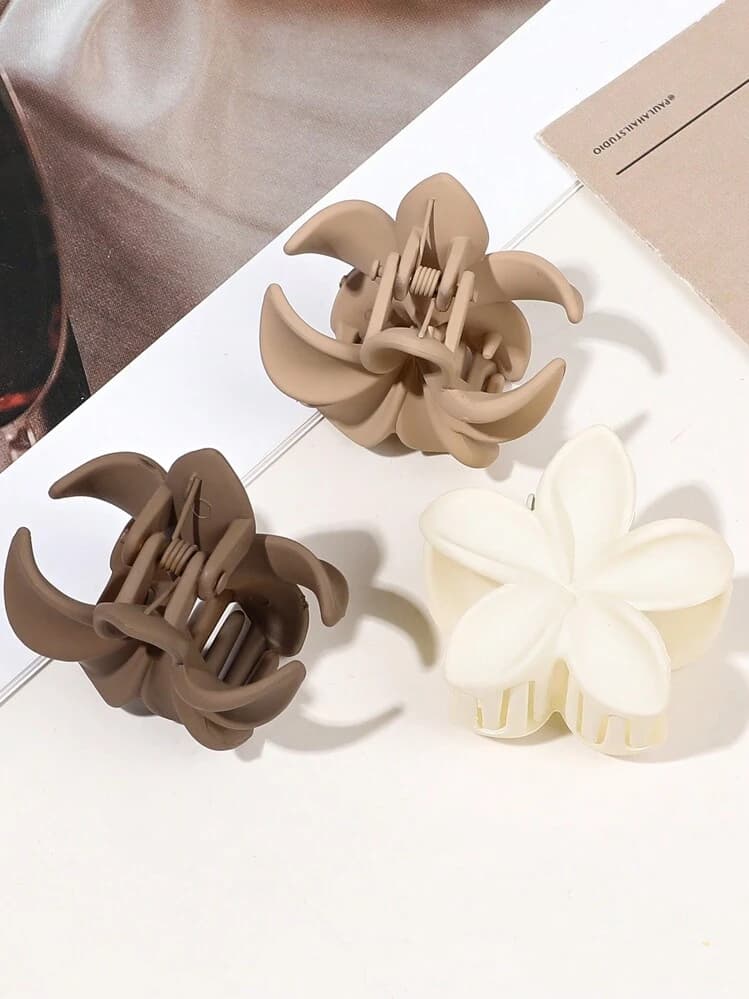 Daisy Flower Mini Hair Claw Clips - 4pcs detail photo 7 - Hair Clips at ShopKaar