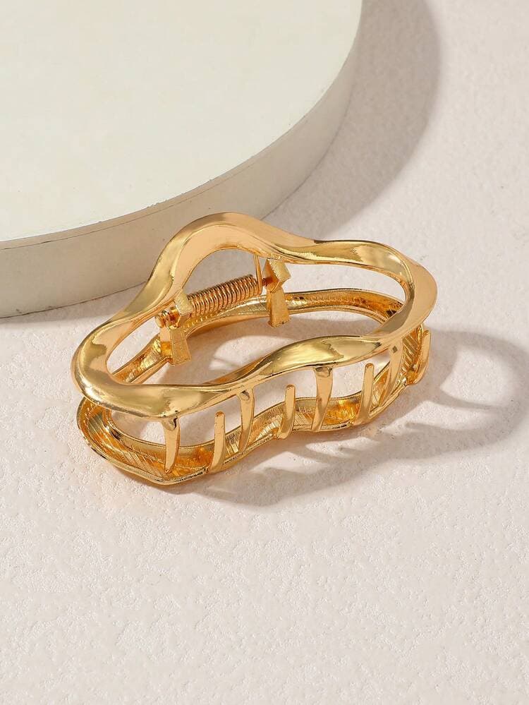 Gold Hollow Wavy Hair Claw Clip detail photo 6 - Hair Clips at ShopKaar
