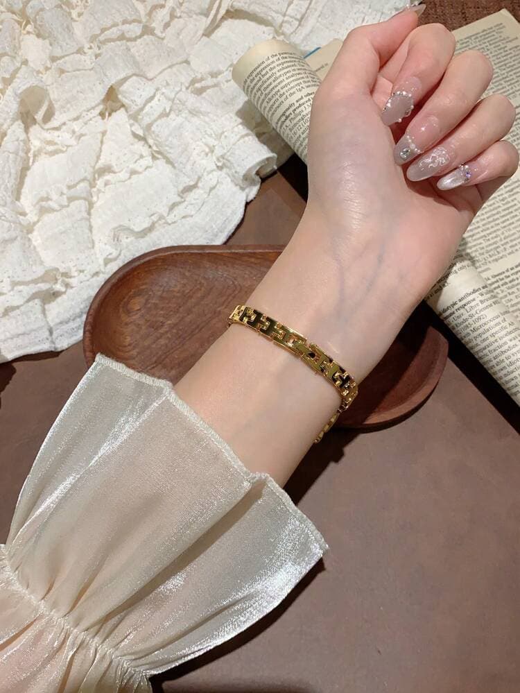 Gold Asymmetrical Bracelet Watch detail photo 4 - Watches at ShopKaar