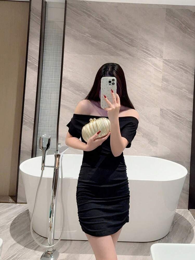 Pleated Egg-Shaped Evening Clutch Bag with Pearl Clasp detail photo 11 - Bags at ShopKaar