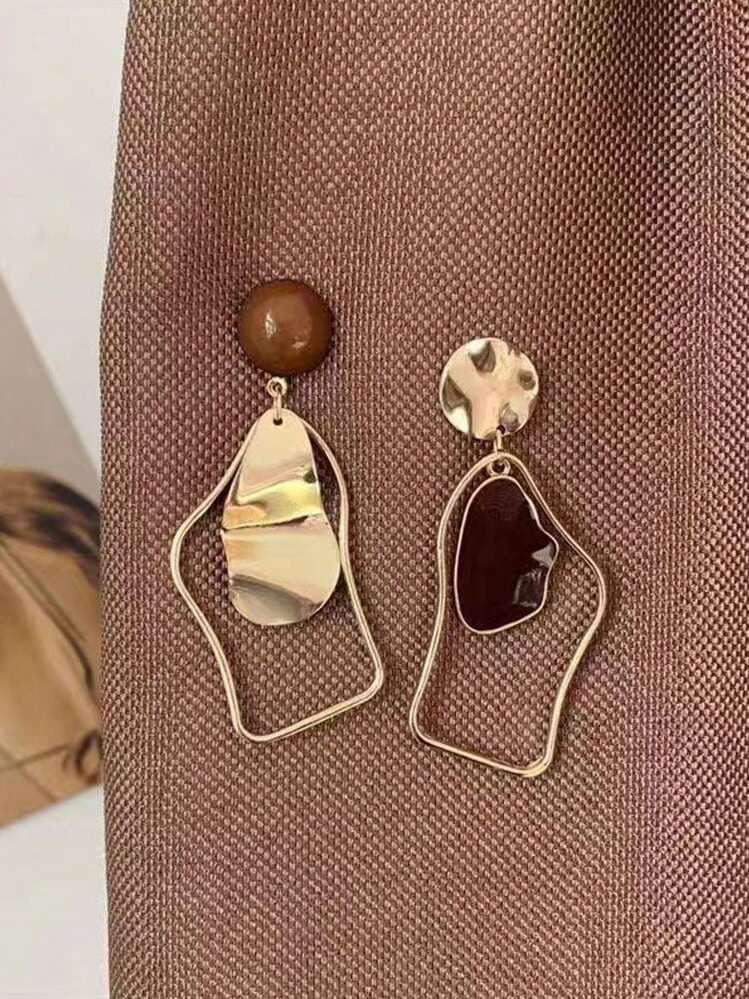 Asymmetrical Geometric Resin Drop Earrings detail photo 4 - Earrings at ShopKaar