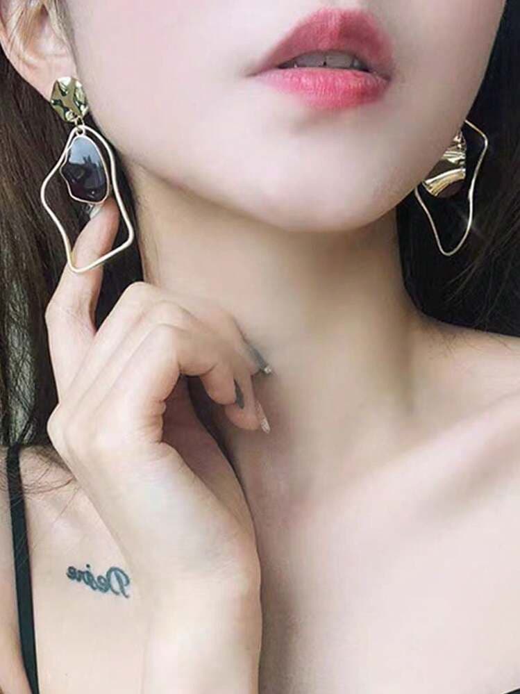 Asymmetrical Geometric Resin Drop Earrings detail photo 5 - Earrings at ShopKaar