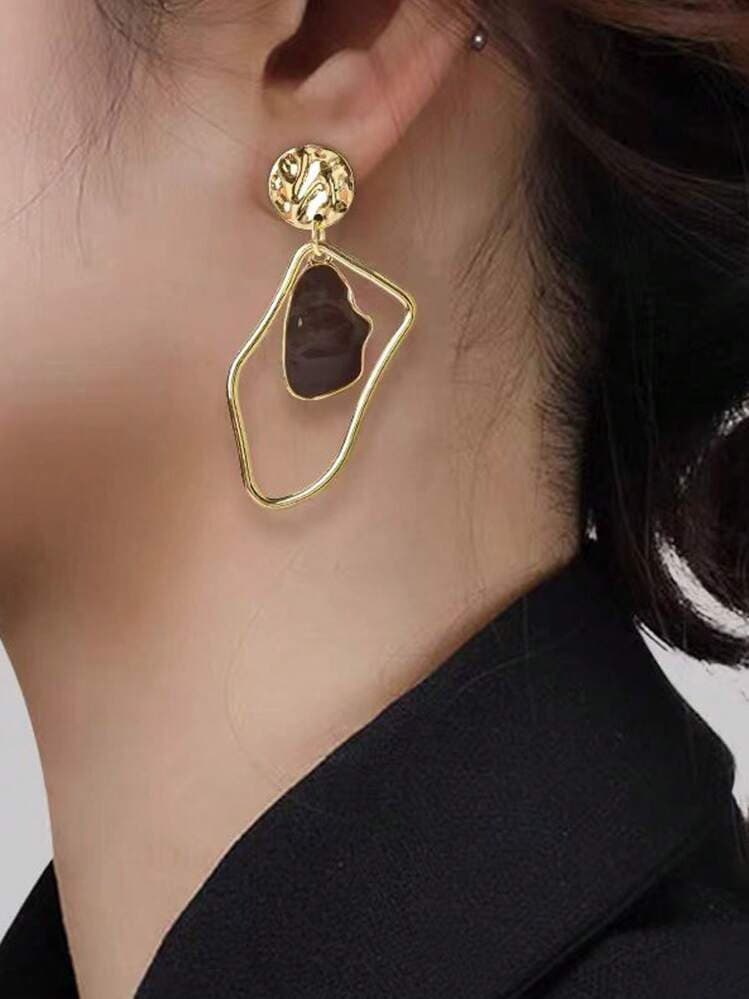 Asymmetrical Geometric Resin Drop Earrings detail photo 6 - Earrings at ShopKaar