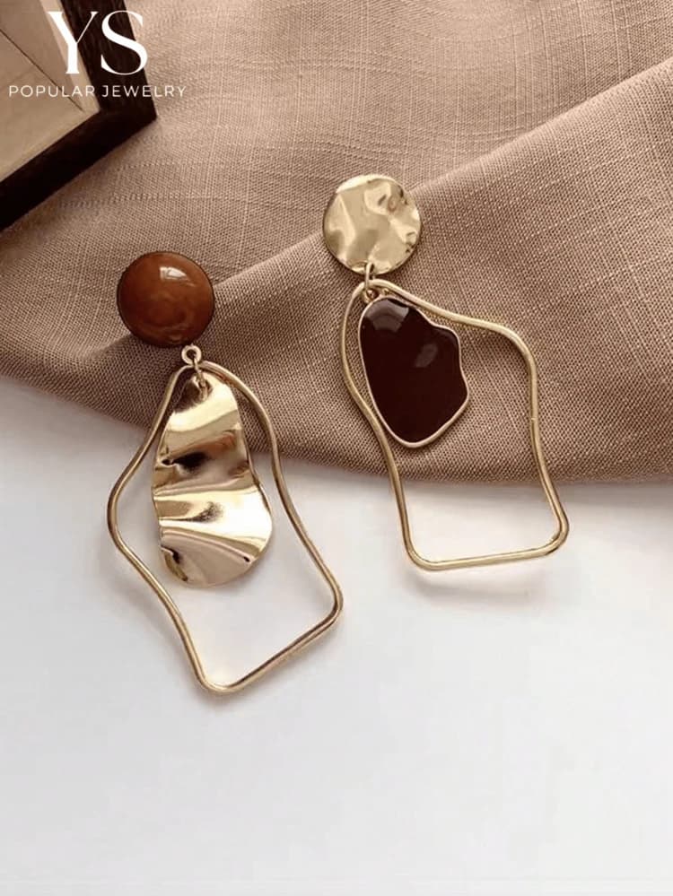 Asymmetrical Geometric Resin Drop Earrings detail photo 8 - Earrings at ShopKaar