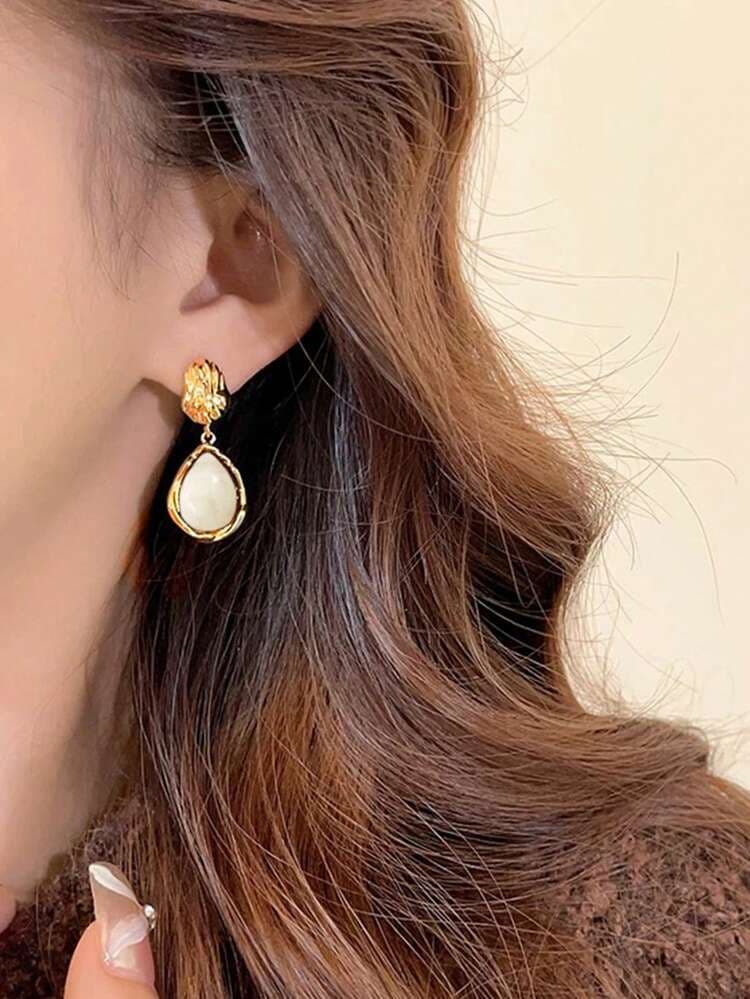 Vintage Resin Inlay Geometric Earrings detail photo 6 - Earrings at ShopKaar
