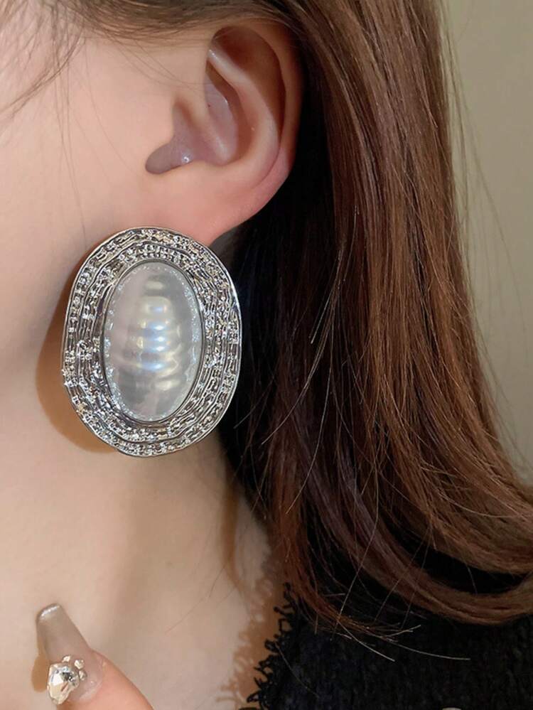 Asymmetrical Ruffle Pearl Drop Earrings detail photo 5 - Earrings at ShopKaar