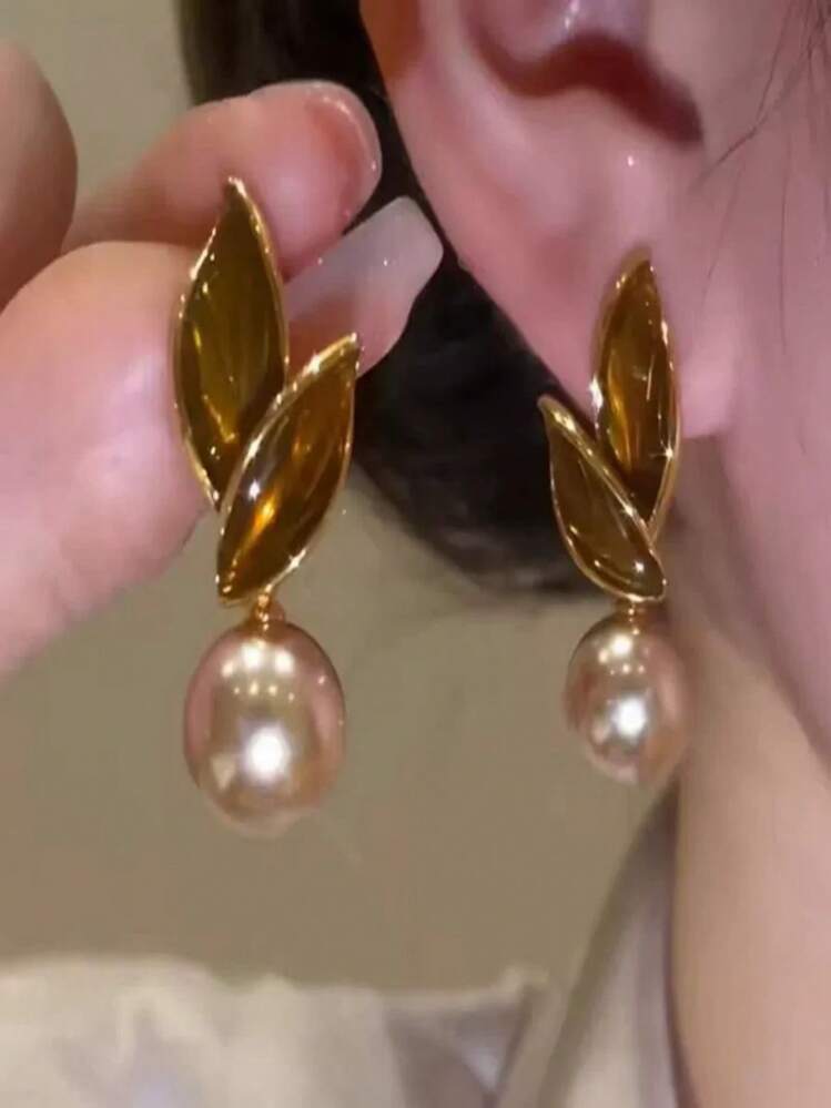 Retro Leaf Faux Pearl Drop Earrings detail photo 2 - Earrings at ShopKaar