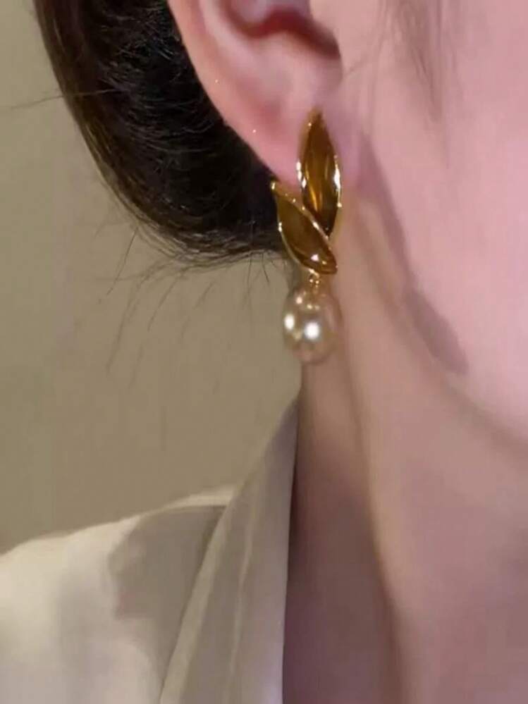 Retro Leaf Faux Pearl Drop Earrings detail photo 4 - Earrings at ShopKaar
