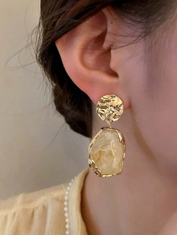 Retro Resin Geometric Drop Earrings detail photo 3 - Earrings at ShopKaar