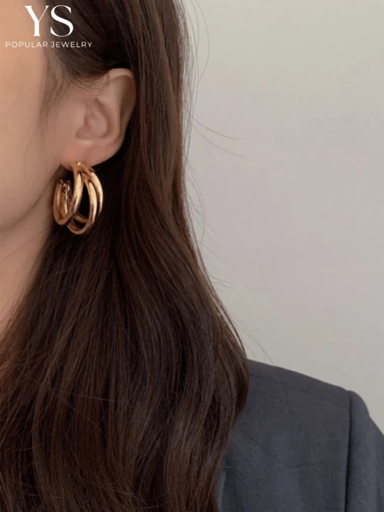 Gold Metal Thick Tube Hoop Earrings detail photo 4 - Earrings at ShopKaar