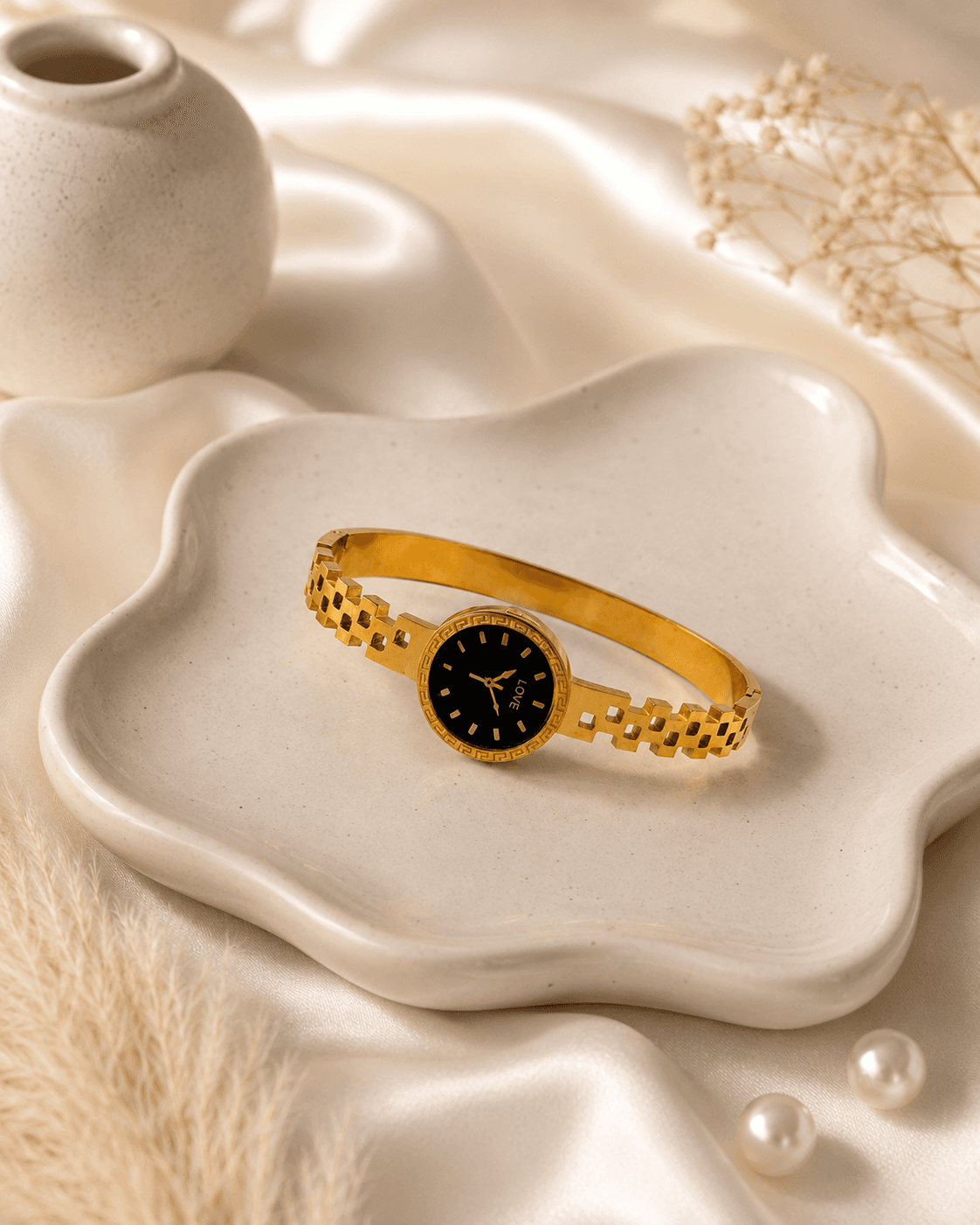 Gold Bangle Watch with Round Black Dial detail photo 4 - Bracelets at ShopKaar