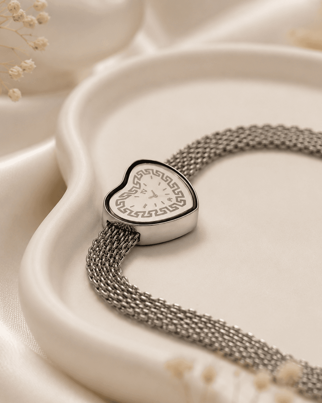 Silver Heart Dial Bracelet with Mesh Strap detail photo 3 - Bracelets at ShopKaar
