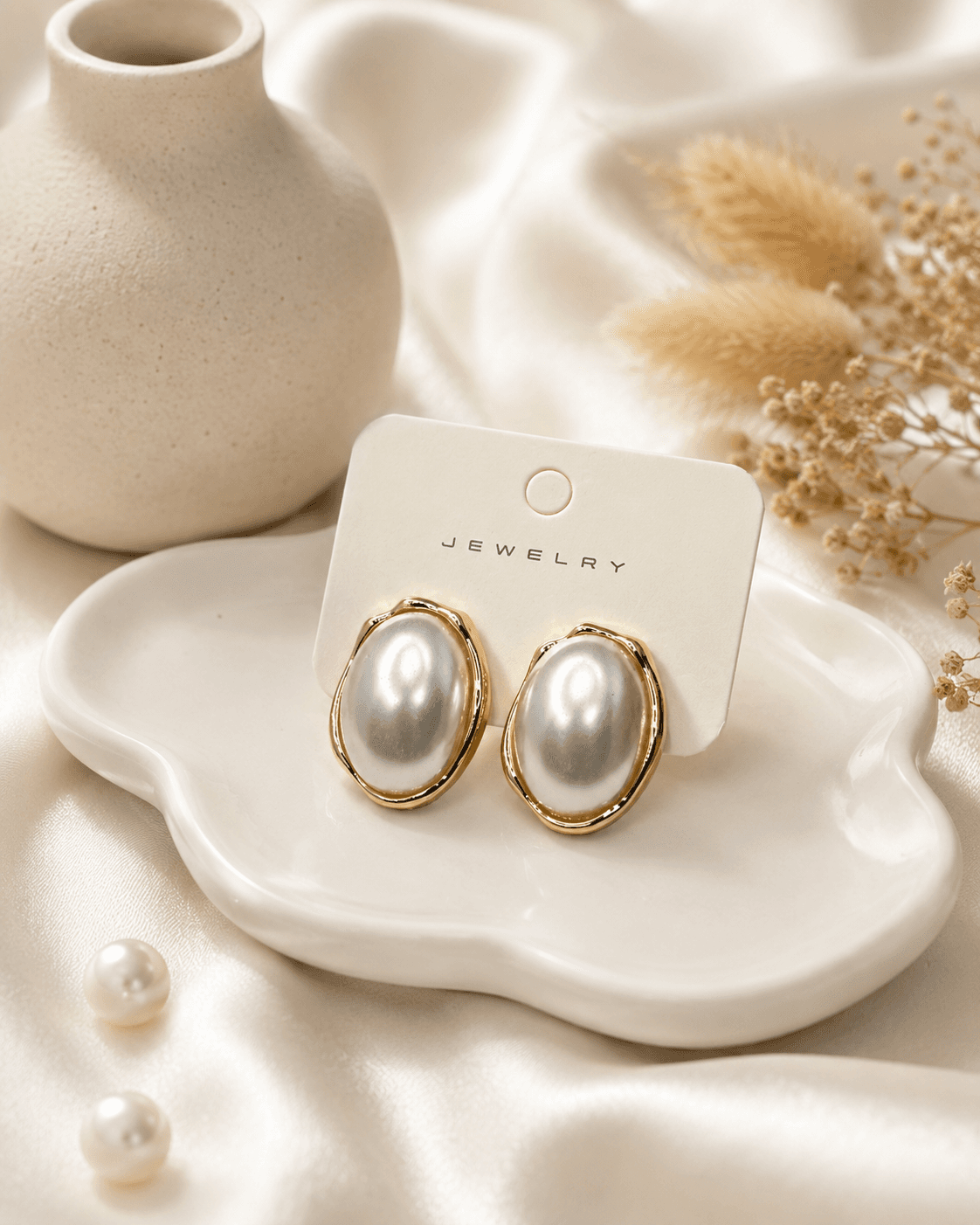 Oversized Oval Pearl Stud Earrings in Gold Frame detail photo 4 - Earrings at ShopKaar