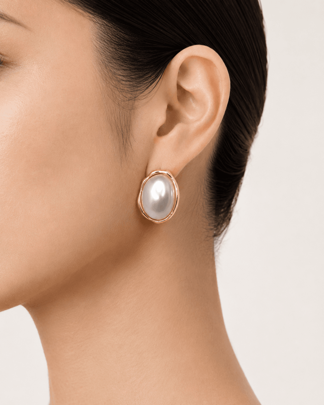 Oversized Oval Pearl Stud Earrings in Gold Frame detail photo 6 - Earrings at ShopKaar
