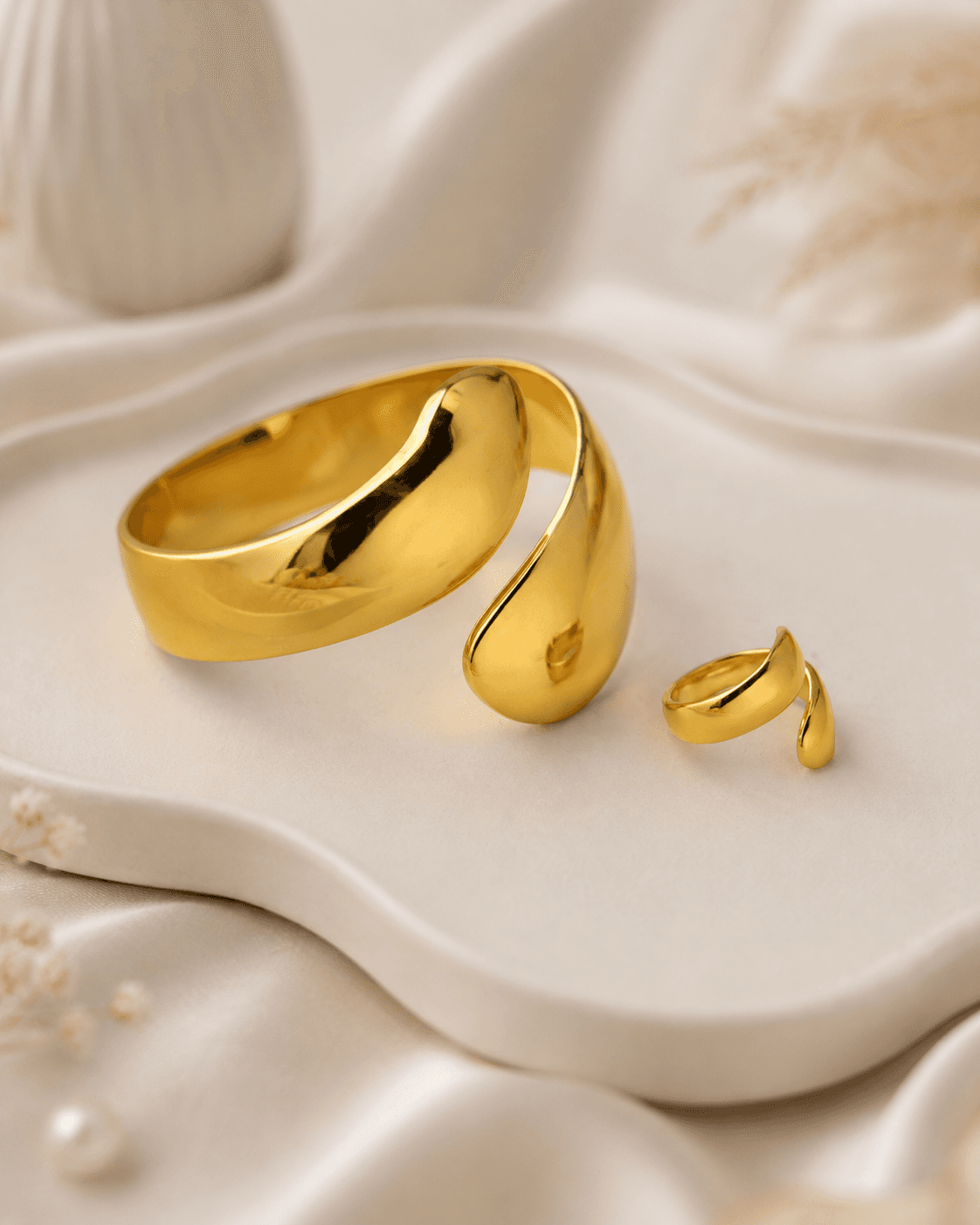 Chunky Gold Open Cuff Bangle for Women detail photo 3 - Bracelets at ShopKaar