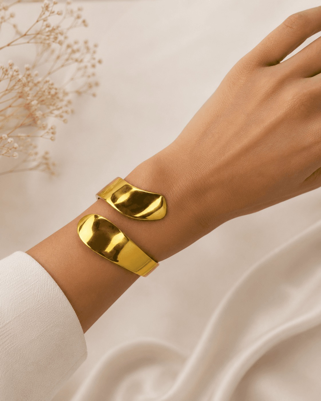 Chunky Gold Open Cuff Bangle for Women detail photo 6 - Bracelets at ShopKaar