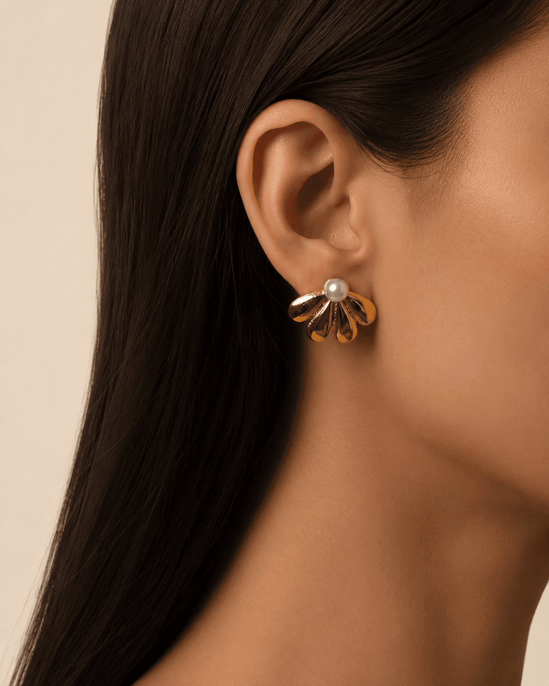 Gold-Tone Scallop Shell Pearl-Look Stud Earrings detail photo 7 at ShopKaar