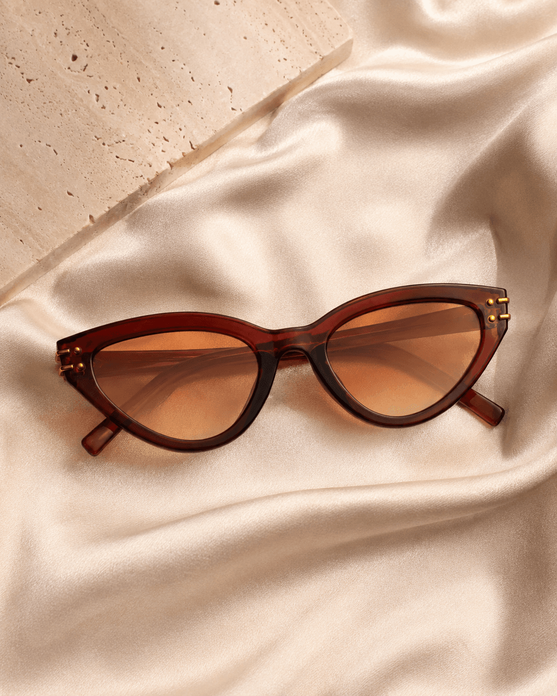 Amber Tortoiseshell Cat-Eye Brown Gradient Sunglasses detail photo 4 at ShopKaar