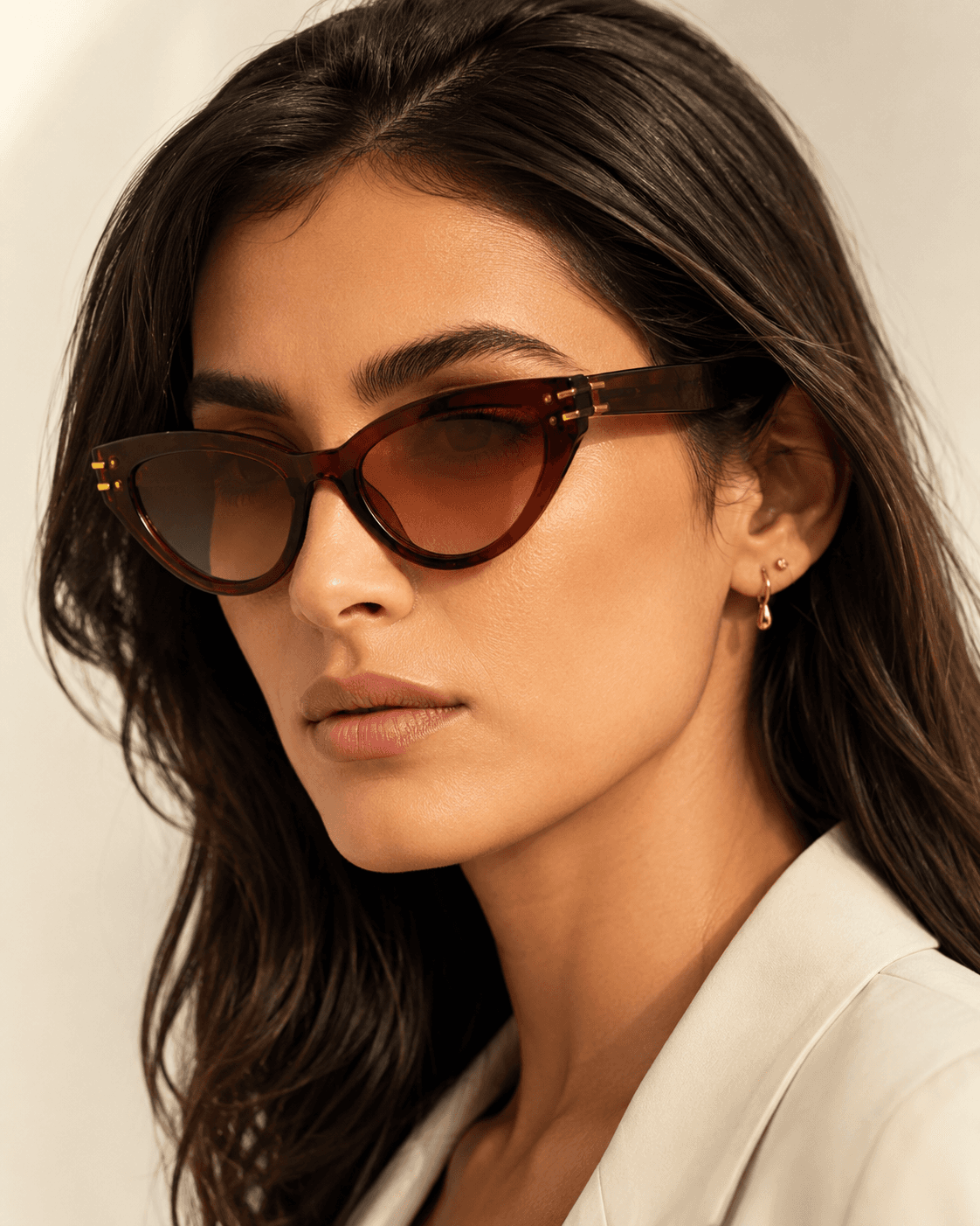 Amber Tortoiseshell Cat-Eye Brown Gradient Sunglasses detail photo 7 at ShopKaar