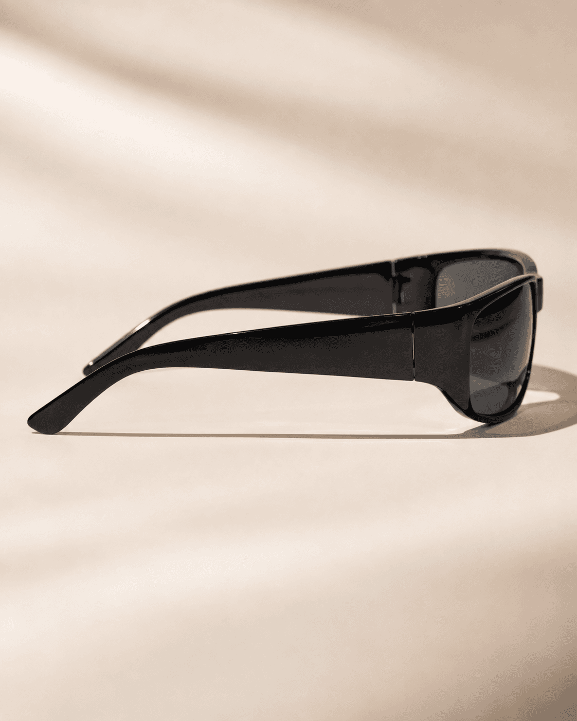 Black Rectangular Smoke-Lens Fashion Sunglasses detail photo 3 at ShopKaar
