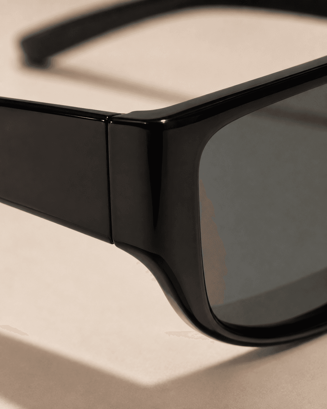 Black Rectangular Smoke-Lens Fashion Sunglasses detail photo 5 at ShopKaar