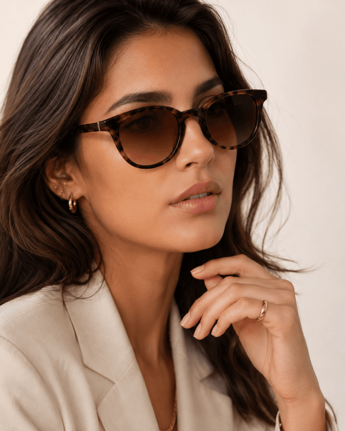Tortoiseshell Round Brown Gradient Sunglasses detail photo 7 at ShopKaar